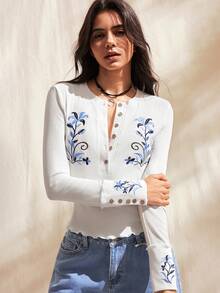 Easelle Women's Long-Sleeved Embroidered T-Shirt, White Top With Embroidered Pattern, Versatile Inner Layer.