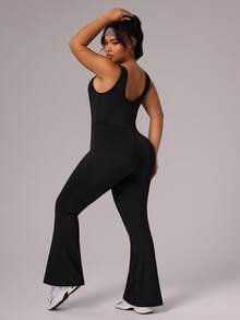 Rhythm Era 大码女式黑色无袖连体裤，高腰U领U型露背设计，适合休闲、健身、瑜伽、跑步、春夏穿着。