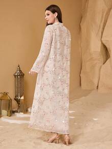 Layrah 女士新款奢华串珠网纱拼接亮片刺绣水晶薄纱双层V领纹理花卉亮片刺绣纹理面料阿拉伯风格连衣裙 - 杏色 - 查看 2