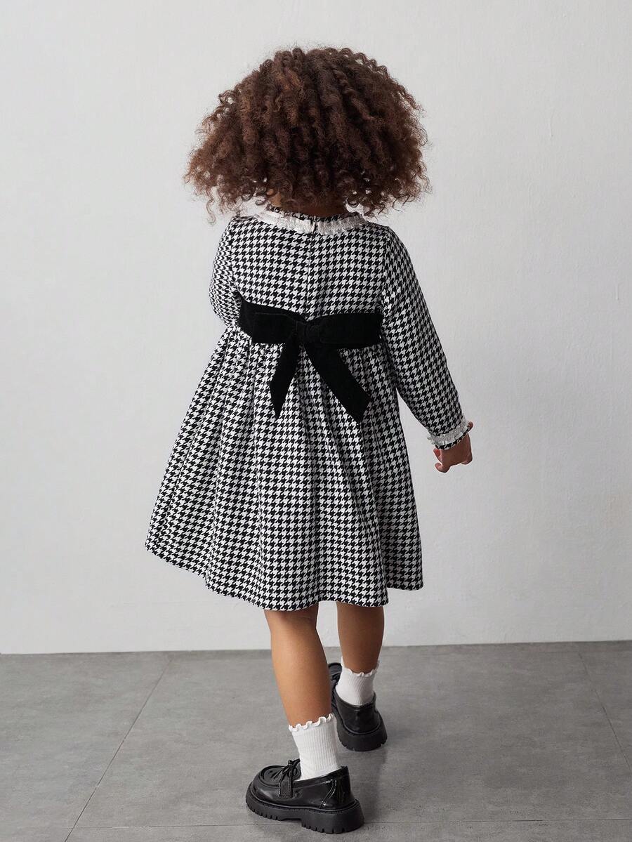 Maija Kids Vestido casual de manga larga con cuello redondo, bloque de color y lazo para niña joven con estampado de pata de gallo tejido - Blanco y Negro - Ver 1