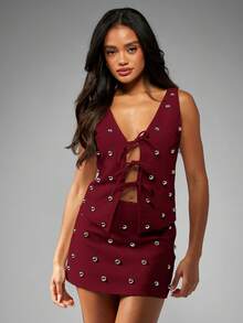 MISSGUIDED 酒红色铆钉迷你裙，饰有银色孔眼和系带前襟，适合夜店派对之夜 - 酒紅色 - 查看 3