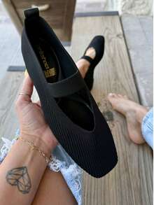 zapato tipo flat para dama con un diseño moderno, cómodo y versátil. - negro - Ver 1