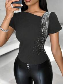 Chiquease Camiseta de moda de manga corta con cuello asimétrico y ajustada para mujer (con adornos de rhinestone) - Gris Oscuro - Ver 3