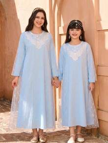 女童传统阿拉伯风格优雅长袍，网纱罩衫，蕾丝领口花卉图案，适合外出、派对、庆典等场合 - 两件套 - 藍色 - 查看 3