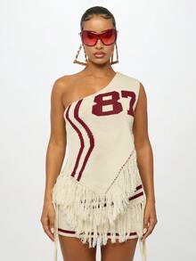 SUMWON Áo dệt kim cỡ lớn một vai với họa tiết kiểu Letterman màu đỏ tía và chi tiết tua rua bất đối xứng ở gấu áo. - Nhiều màu - Xem 3