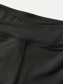 少女高腰骑行短裤，交叉腰带设计，纯色面料，防蹲穿四向弹力，适合跑步、骑行和训练。