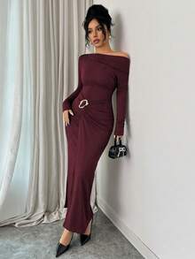 SHEIN Elenzya 女士优雅斜领长袖修身连衣裙，腰部收紧设计，饰有金属纽扣 - 酒紅色 - 查看 3