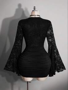 SHEIN ICON 加大码V领交叉下摆蕾丝紧身连衣裙，Y2K复古哥特蕾丝喇叭袖连衣裙 - 黑色 - 查看 2