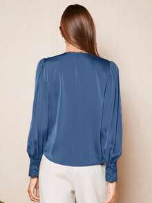 BizChic Blusa da donna con scollo a V, design arricciato sul davanti e bottoni centrali, decorazione a fungo, versatile per primavera/estate, adatta per Pasqua, San Patrizio, pendolarismo, uso quotidiano, casual, romantico stile retrò anni '90, festa, spiaggia, laurea, vacanza, ospite di matrimonio, damigella, hostess - Blu - Visualizzare 2