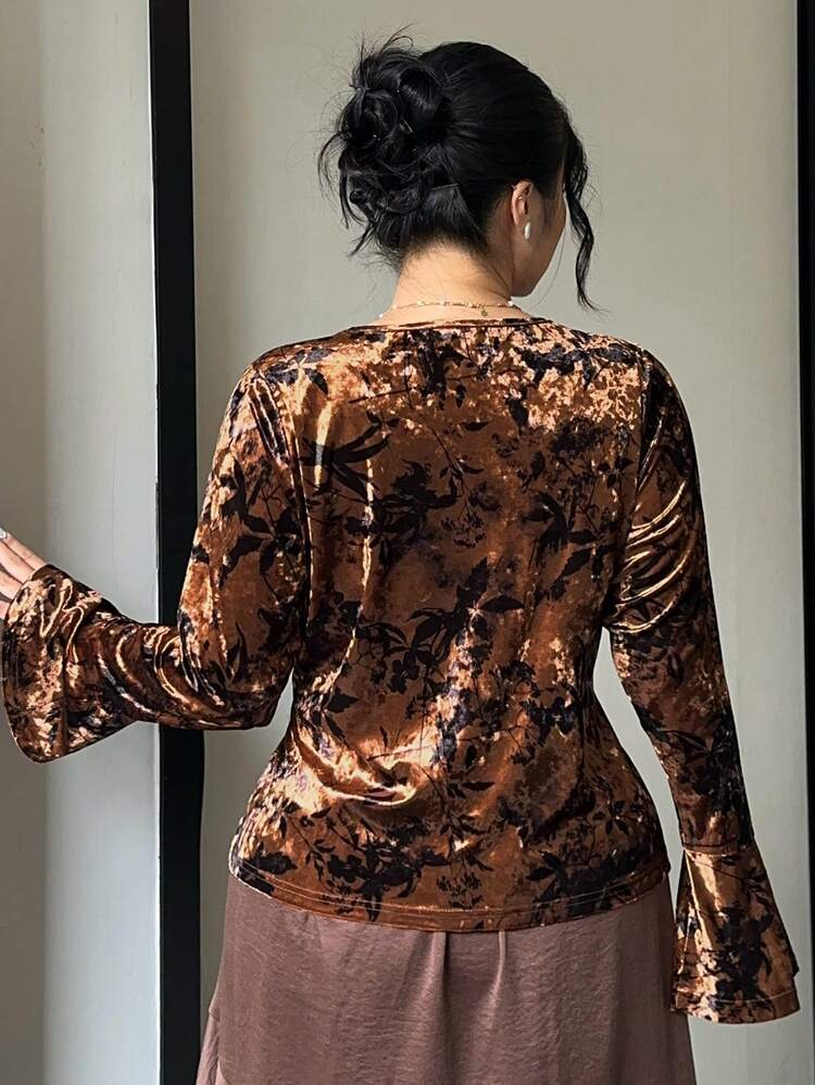 Dazy Plus Plus Size Women Flocked Floral Print Twist Front Fitted Long Sleeve T-Shirt, Spring/Autumn