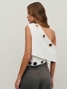 Nöista 单肩不对称上衣，饰有金属孔眼细节，修身剪裁。这款吸睛的派对上衣是女士的完美之选，适合优雅的生日派对、精致的晚宴造型以及时尚的夜间出行装扮。可轻松搭配西装或半身裙，打造摩登前卫的造型。 - 白色 - 查看 2