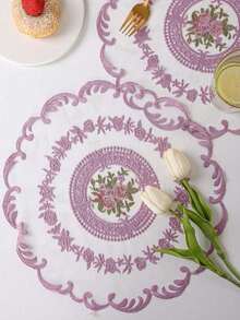 4 قطع من الحصير المائدة من البوليستر، مزين بالتطريز لديكور طاولة الطعام، عازل للحرارة، مقاوم للخدش والغبار، مناسب للزفاف والحفلات والهدايا وأعياد الميلاد والكريسماس - بيج - مشاهدة 3