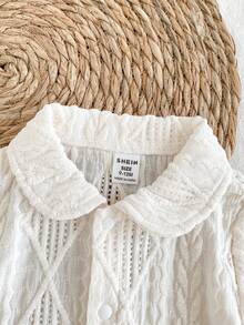 Vintaside Kids 男婴白色短袖连体衣，休闲针织提花面料，镂空设计，经典圆领，全纽扣前襟，简约百搭，方便的开裆设计，适合春夏室内穿着，舒适休闲居家、洗礼或正式家庭聚会（1-24个月），四季皆宜 - 杏色 - 查看 10