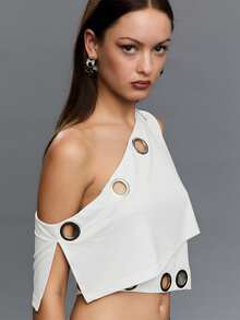 Nöista 单肩不对称上衣，饰有金属孔眼细节，修身剪裁。这款吸睛的派对上衣是女士的完美之选，适合优雅的生日派对、精致的晚宴造型以及时尚的夜间出行装扮。可轻松搭配西装或半身裙，打造摩登前卫的造型。 - 白色 - 查看 6