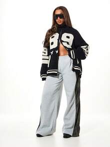 SUMWON WOMEN Áo khoác cardigan dệt kim dáng rộng, vai rớt, khóa kéo, kiểu dáng thể thao, in số 89 và họa tiết ngôi sao. - màu đen - Xem 3