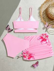 SHEIN 这款适合大龄女孩的三件套印花比基尼套装，采用沙滩裙和网纱裙设计，完美契合度假、复古、海滩和海洋主题风格。优雅可爱，是夏季假期的理想之选。