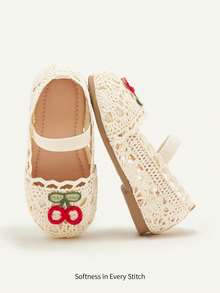 Cozy Pixies 1 Paar vielseitige Cut Out-Design Kirsche Mädchen/Kleinkind weiße Landhaus Prinzessin Ballerinas, geeignet für alle Jahreszeiten - cremefarben - Übersicht 1