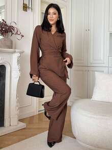 DAZY Damski, swobodny, jednokolorowy komplet z koszulą i spodniami z dekoltem w serek, wiązany, 2 części, jesień - Kawowy brązowy - Zobacz 1
