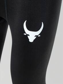 Manfinity Sport Polished 男式公牛印花插肩长袖T恤、短裤和紧身裤运动套装 - 黑色 - 查看 8