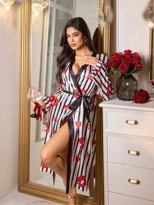 SHEIN Bata de estar por casa con estampado de rayas y ribete con estampado de labios de seda sintética - Blanco y Negro - Ver 5