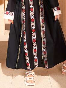SHEIN Embroidered Sheer Robe For Young Girl This Long Dress Features A Vintage Round Neck And Long Sleeves, With A Black Base, Paired With Fashionable Prints And A Sheer Shawl. A Beige Waistband Cinches The Waist, Creating A Effect. Comfortable And Stylish, Providing Your Little One With A Truly Unique Wearing Experience. Thobes For Kid Girls Kids Black Abaya Kids Arabic Dress Abayas For Kids - Black - View 6