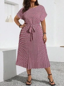 SHEIN Tall CURVE 大码梭织圆领褶皱腰部褶裥喇叭下摆印花连衣裙 - 酒紅色 - 查看 4