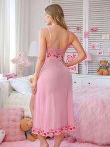 SHEIN Bộ đồ Valentine 2 món: Áo ngủ gợi cảm phối ren và lưới với viền lông mi, xẻ tà phía trước + quần lót G-string. - Hồng - Xem 2