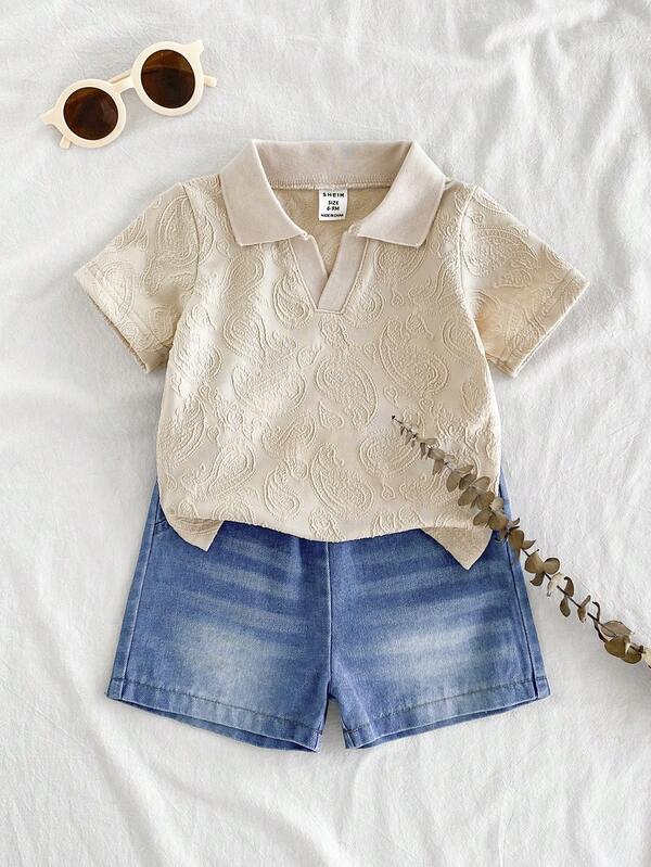 SHEIN Vintaside Kids Conjunto de top de manga corta con cuello y estampado de paisley para bebé niño, combinado con shorts vaqueros desgastados de moda. Conjunto casual y versátil para el verano, adecuado para uso diario, campamento familiar, cena o compras.