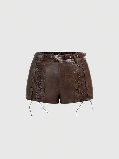 EDITION Große Größen Damen Retro Hippie Chic Mini-Shorts mit Tiermuster-Patchwork, flauschig und im angesagten Animal-Print – die perfekten Mini-Shorts für Damen in großen Größen.