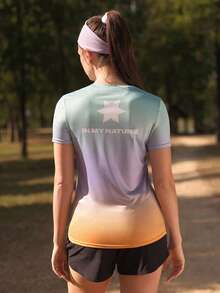 SHEIN T-shirt à manches courtes col rond pour femme In My Nature, imprimé dégradé multicolore. Hauts de vêtements de plein air pour la randonnée et le camping