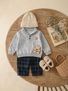 SHEIN 2 piezas Conjunto de niña bebé casual y lindo con bordado de oso, cuello de manzana, media cremallera, manga larga y pantalón recto a cuadros, adecuado para actividades al aire libre o en casa, proporcionando un uso cómodo en otoño/invierno - Gris - Ver 10