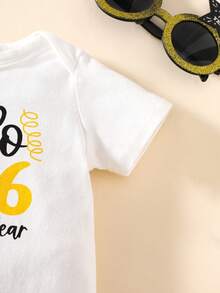 SHEIN 2026新年限量版新生儿套装，采用柔软亲肤面料，呵护宝宝娇嫩肌肤，精致烟花装饰搭配“Hello 2026”创意印花，吸睛十足。