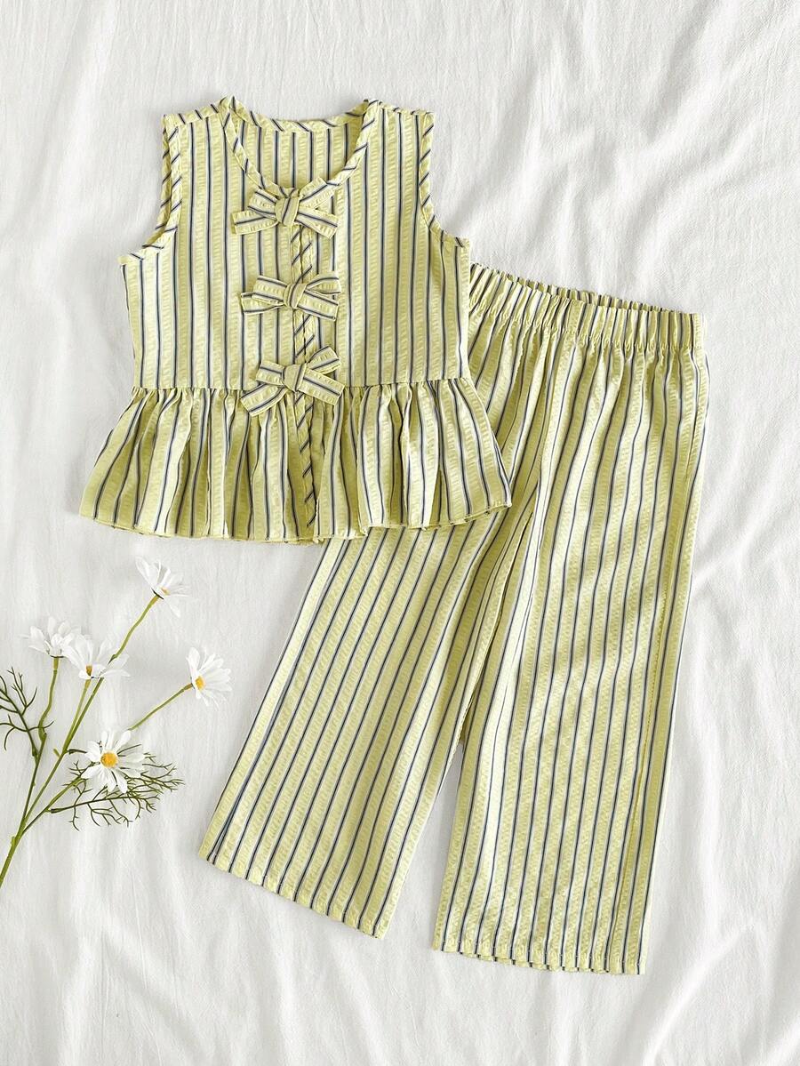 SHEIN Vintaside Kids 2件套女童无袖条纹印花上衣和裤子,黄色纹理圆领无袖短款褶皱上衣,弹性腰带舒适简约阔腿裤,休闲乡村风春夏度假套装,轻盈透气面料,适合夏季郊游、海滩、日常穿着、旅行、户外活动和度假、生日派对、晚宴、演出、婚礼、洗礼和开幕式等场合,休闲百搭,与春夏服装完美搭配。 - 黃色 - 查看 1