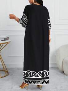 SHEIN Lady 大码黑白花卉印花度假连衣裙，适合夏季