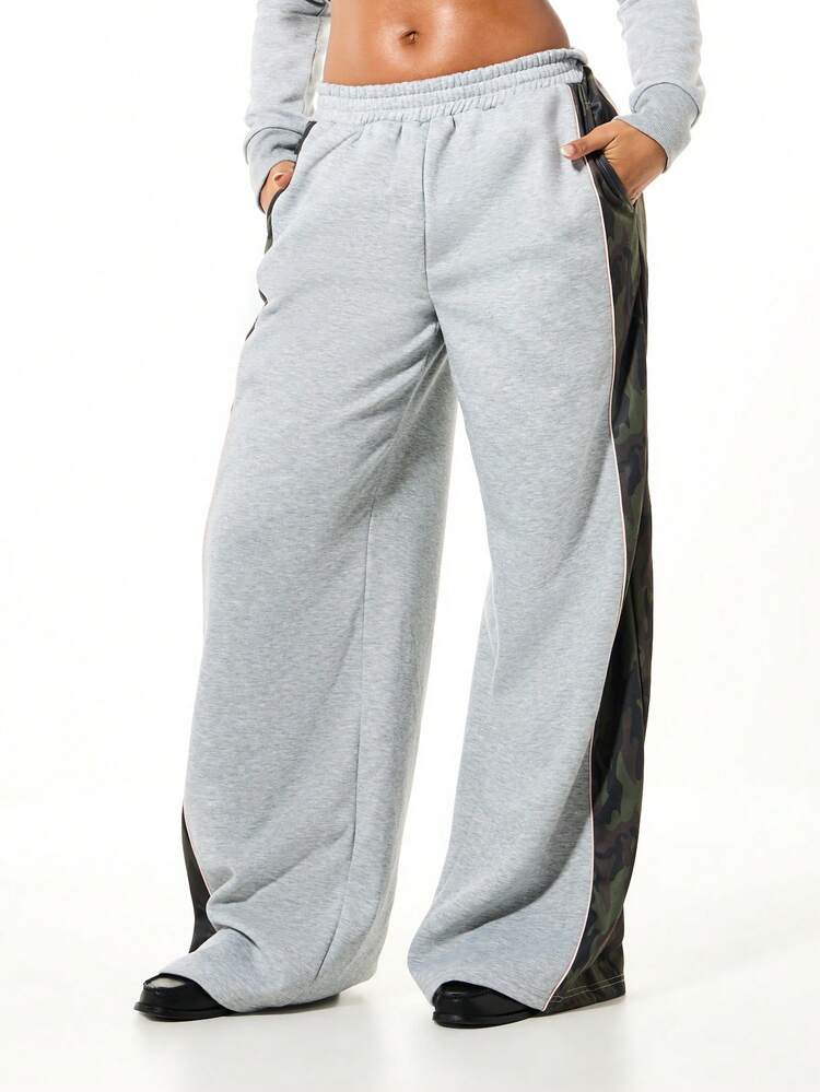 SUMWON WOMEN Wide Leg Camo Panel Jogger Sweatpants