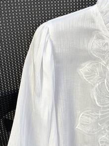Modelyn Französische Retro Stehkragen Bluse mit bestickter Blumenblüte, locker und lässig, mit Rüschensaum an den Ärmeln für Damen - Weiss - Übersicht 5