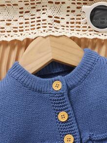 SHEIN Bộ 2 áo len xanh lá cây cho bé sơ sinh: Áo khoác cardigan cổ tròn tay dài có túi + Quần yếm sọc có dây đeo - Màu xanh lam - Xem 6