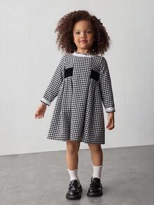 Maija Kids Vestido casual de manga larga con cuello redondo, bloque de color y lazo para niña joven con estampado de pata de gallo tejido - Blanco y Negro - Ver 3