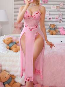 SHEIN Bộ đồ Valentine 2 món: Áo ngủ gợi cảm phối ren và lưới với viền lông mi, xẻ tà phía trước + quần lót G-string. - Hồng - Xem 1