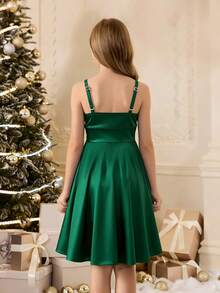 青少年女孩优雅简约时尚无袖高腰短款纯色缎面亮绿色连衣裙，青少年女孩圣诞派对连衣裙，时尚吊带连衣裙 - 綠色 - 查看 2