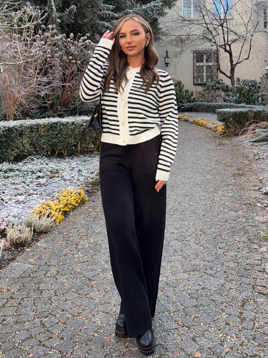 Jeta Ari 条纹扇贝边纽扣前开衫、长袖上衣、秋冬针织毛衣 - 黑與白 - 查看 1