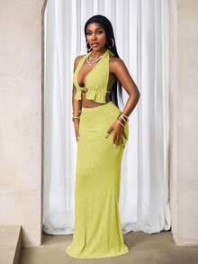 BamGleam Bộ đồ nữ gồm áo croptop cổ yếm khoét rỗng bằng kim loại, gợi cảm và chân váy ôm sát. - Màu vàng - Xem 4