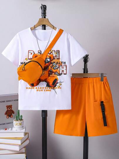 SHEIN Streecool Kids Set de 3 piezas para niños mayores: Camiseta con estampado de oso lindo, shorts de cargo y bolso cruzado, para primavera/verano