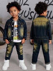 Bubblio Conjunto de 2 piezas de chaqueta de manga larga con cuello rasgado de denim azul y pantalones elásticos ajustados para niño pequeño - Azul lavado oscuro - Ver 1