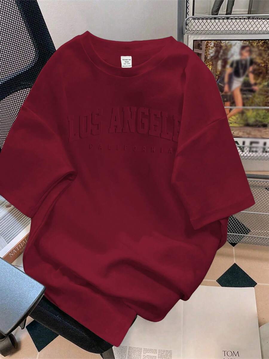 SHEIN EZwear 休闲宽松英文3D压纹图案圆领短袖女式T恤，适合夏季穿着 - 酒紅色 - 查看 1