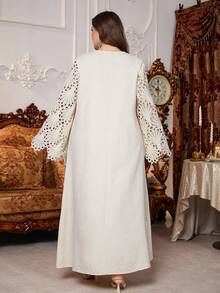 Al Najma 大码女士优雅阿拉伯树叶镂空拼接长袖纹理面料土耳其长裙 - 杏色 - 查看 2