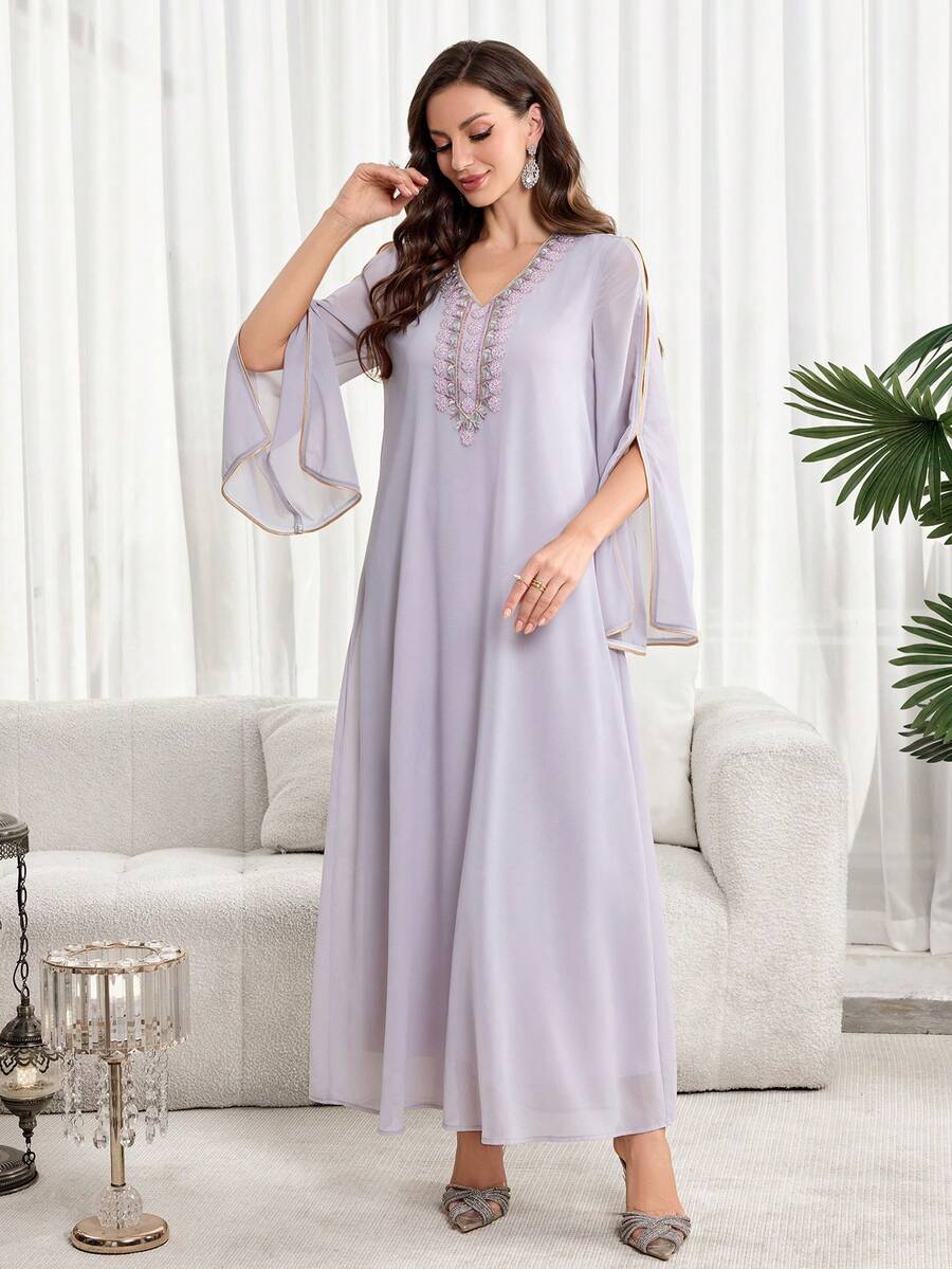 Al Najma 女士花卉刺绣V领开衩袖优雅阿拉伯连衣裙
