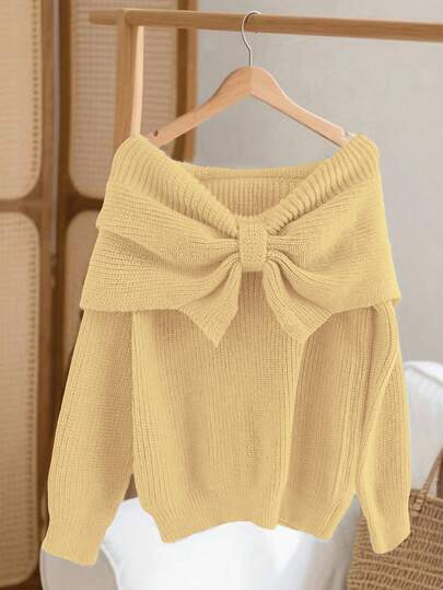 GlowEve CURVE 蓝色蝴蝶结露肩针织衫，超大蝴蝶结设计甜美吸睛，露肩剪裁展现迷人肩颈线条，优雅又不失性感，宽松版型休闲慵懒，秋冬出行回头率爆表。