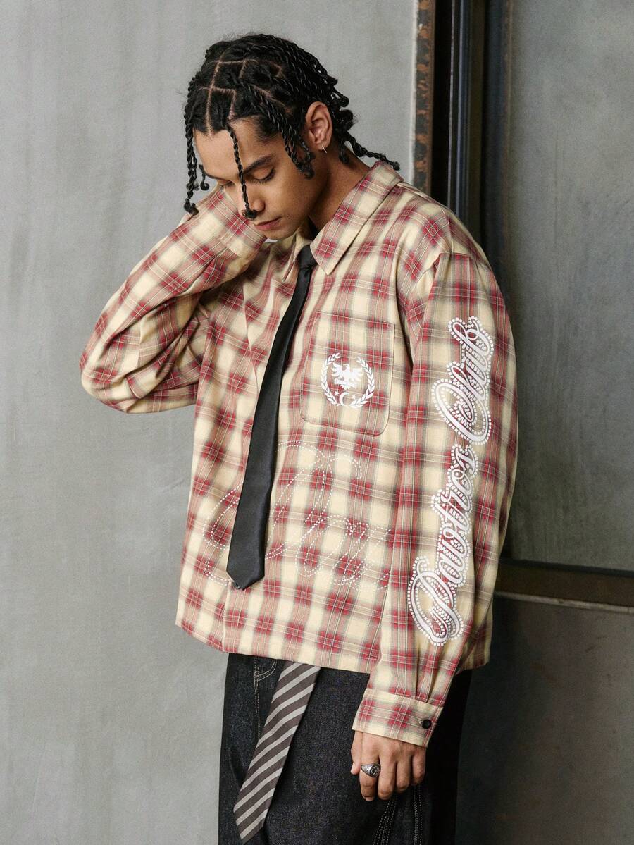 PAVTROS 男士长袖纽扣衬衫，经典棕色、米色和白色格子图案，主色为深棕色。潮流百搭，休闲时尚，适合年轻街头风格、通勤、返校、度假等场合。可作为送给丈夫或男友的礼物，男女皆宜的情侣装。男士西部风纽扣衬衫，男士长袖纽扣衬衫，街头风纽扣衬衫，男士图案纽扣衬衫，男士格子纽扣衬衫，街头服饰 - 彩色 - 查看 1