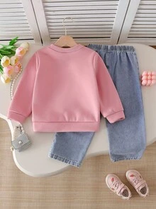 Genkimix Kids 年轻女孩休闲时尚甜美圆领落肩长袖运动衫，蝴蝶结装饰，松紧腰直筒宽松牛仔裤，适合春季和秋季 - 粉色 - 查看 2